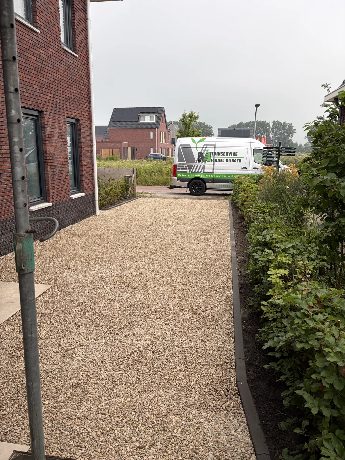 Oprit met grind en tegels — foto 3