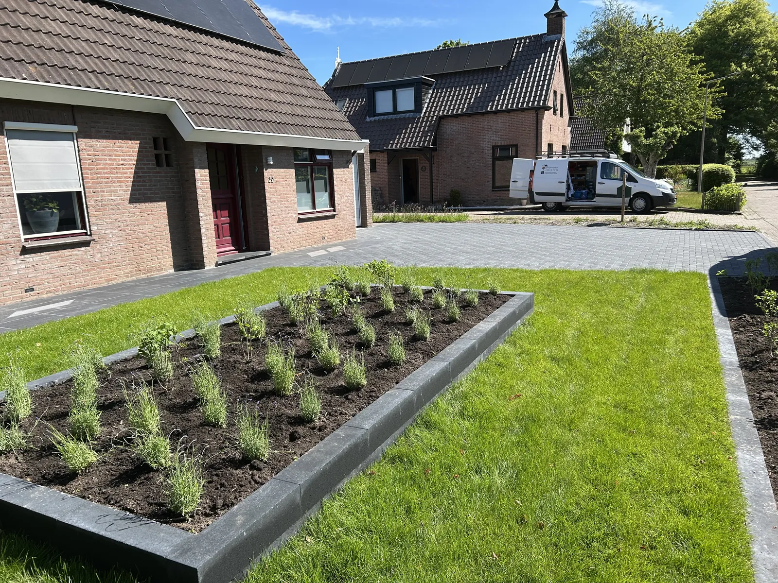 Aanleg voortuin met oprit — foto 3