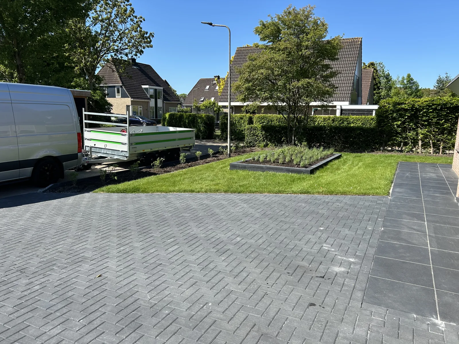 Aanleg voortuin met oprit — foto 6