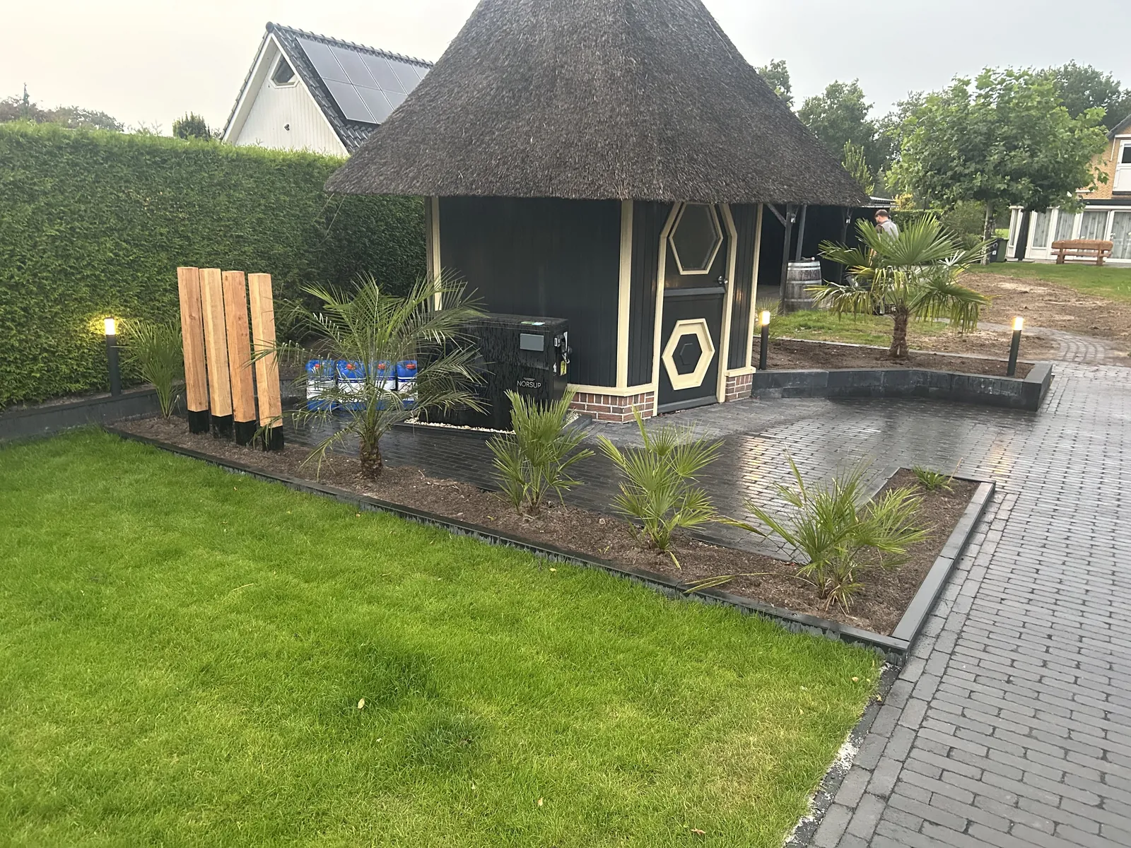Zwembadtuin met overkapping — foto 7